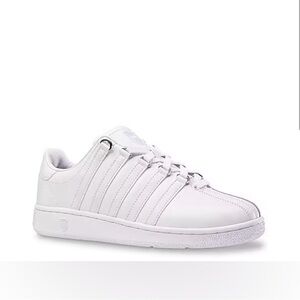 K-Swiss Classic Sneaker white leather. 6 women’s